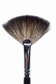 pedzel-do-rozu-i-rozswietlania-ibra-makeup-nr-23