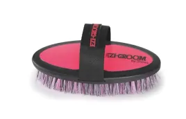 szczotka-dla-konia-shires-ezigroom-miekka-do-siersci-rozowa
