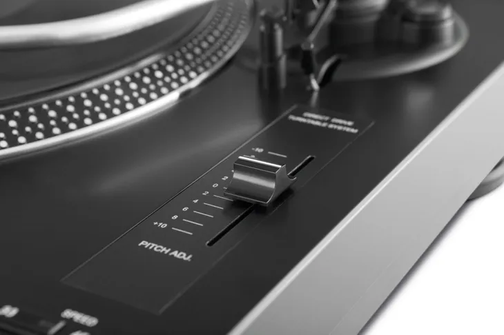 technisat-gramofon-techniplayer-lp-300-wbudowany-przedwzmacniacz-tak