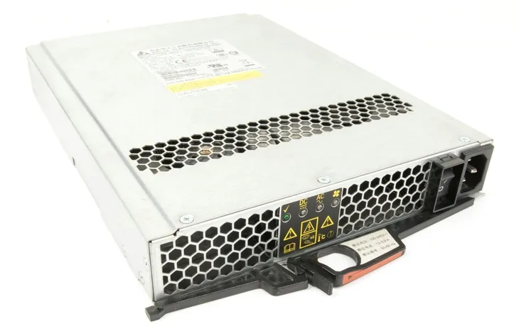 polka-dyskowa-netapp-ds2246-24x-kieszen-25-brak-dyskow-w-zestawie-obslugiwane-interfejsy-dyskow-sas
