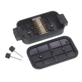 puszka-elektryczna-8-zlaczek-czarna-wejscie-na-kable-na-krotszej-sciance