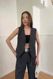 elegancka-czarna-kamizelka-w-paski-z-guzikami-m-5ia