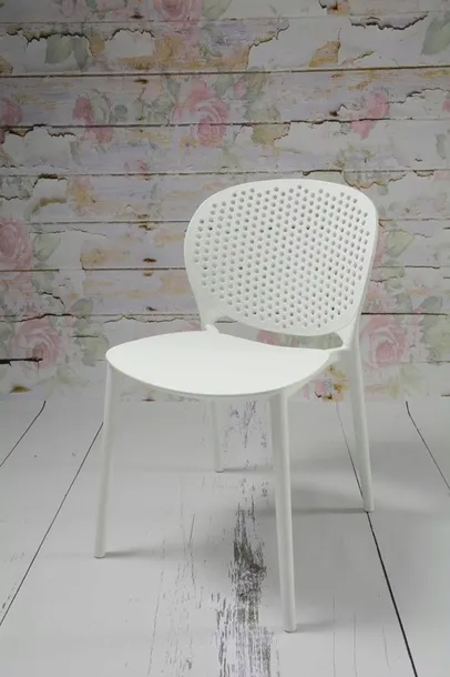 krzeslo-dankor-design-beler-bialy-material-dominujacy-tworzywo-sztuczne