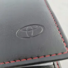 toyota-corolla-land-cruiser-etui-dowod-portfel