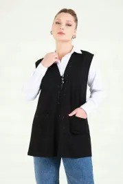 czarna-gladka-kamizelka-damska-z-azurowym-lamowaniem-i-kieszeniami-4xl-5ia