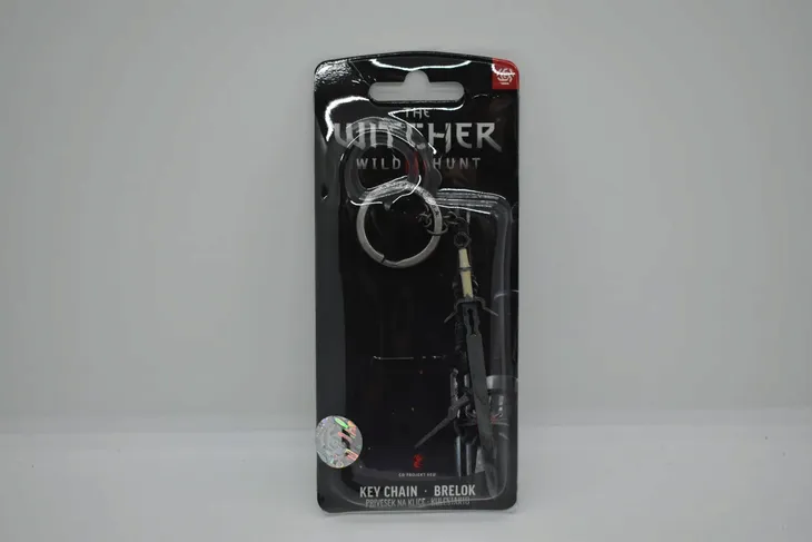 the-witcher-3-ciri-sword-keychain