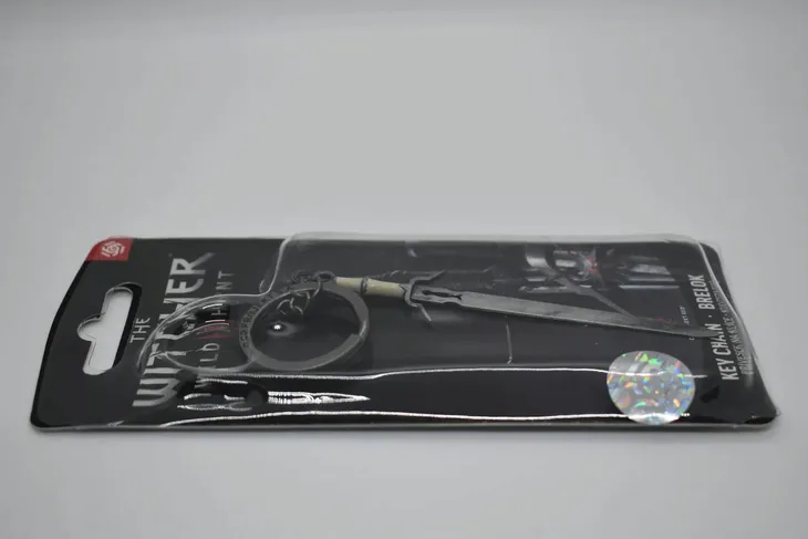 the-witcher-3-ciri-sword-keychain
