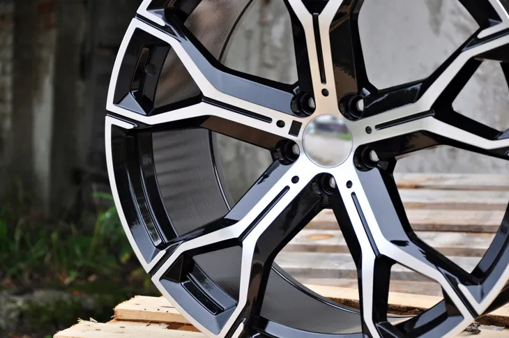 felgi-21-bmw-serii-1-e81-e82-e87-e88-f20-serii-3-e36-e46-e90-e91-odsadzenie-et-40