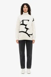 allsaints-bezowy-sweter-z-golfem-z-czarnym-nadrukiem-m-i3b