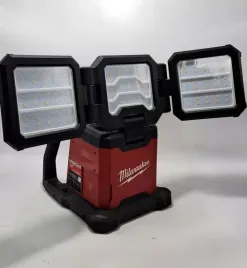 2x-lampa-przenosna-bezprzewodowa-led-bezprzewodowa-led-m18mdtl-0-18v-czas