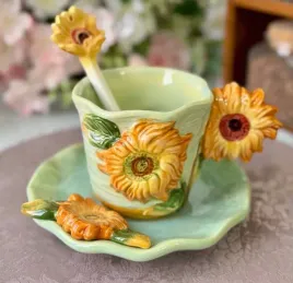 filizanka-van-gogh-sloneczniki-ze-spodkiem-i-lyzka-elegancki-prezent