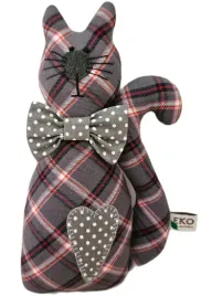 maskotka-kotek-w-kratke-zabawka-przytulanka-kot