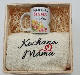 zest-prezentowy-recznik-kubek-w-koszyku-mama