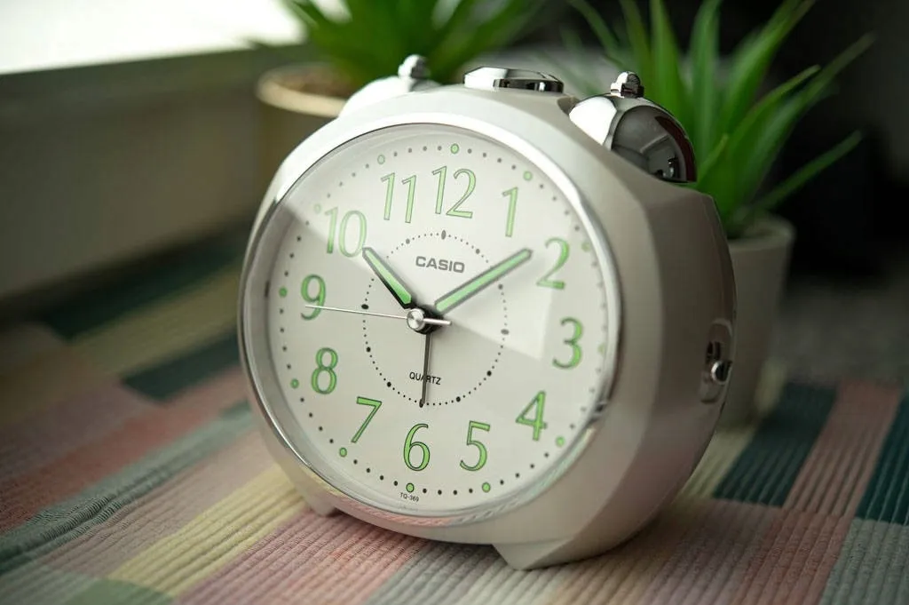 zegar-budzik-casio-bezowy-13cm-stan-powystawowy