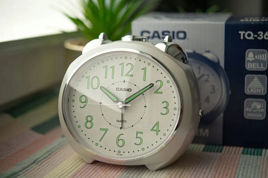 zegar-budzik-casio-bezowy-13cm