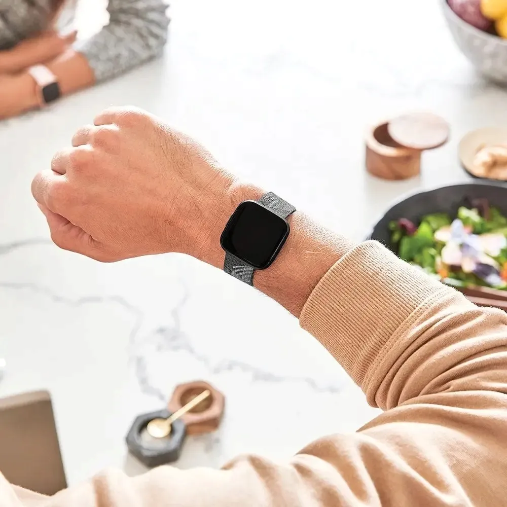 smartwatch-fitbit-versa-2-se-szary