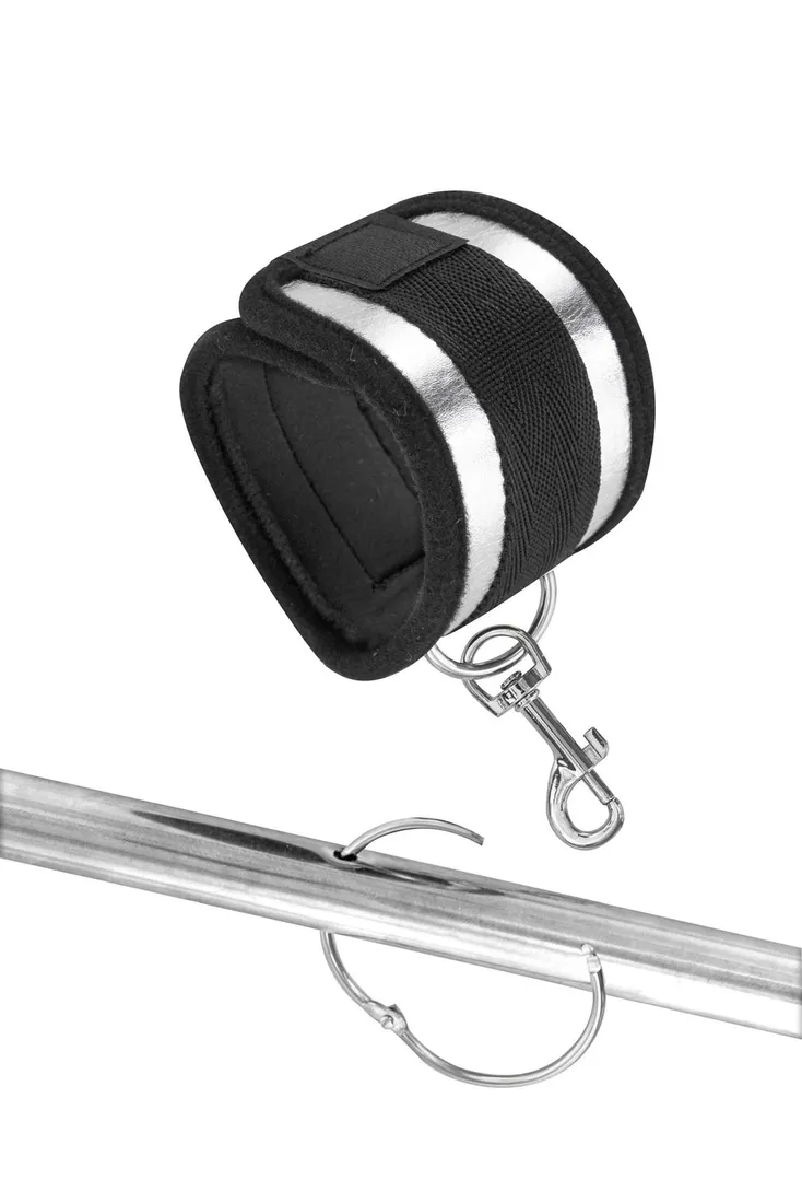 submission-bar-4-handcuffs-marka-red-corner