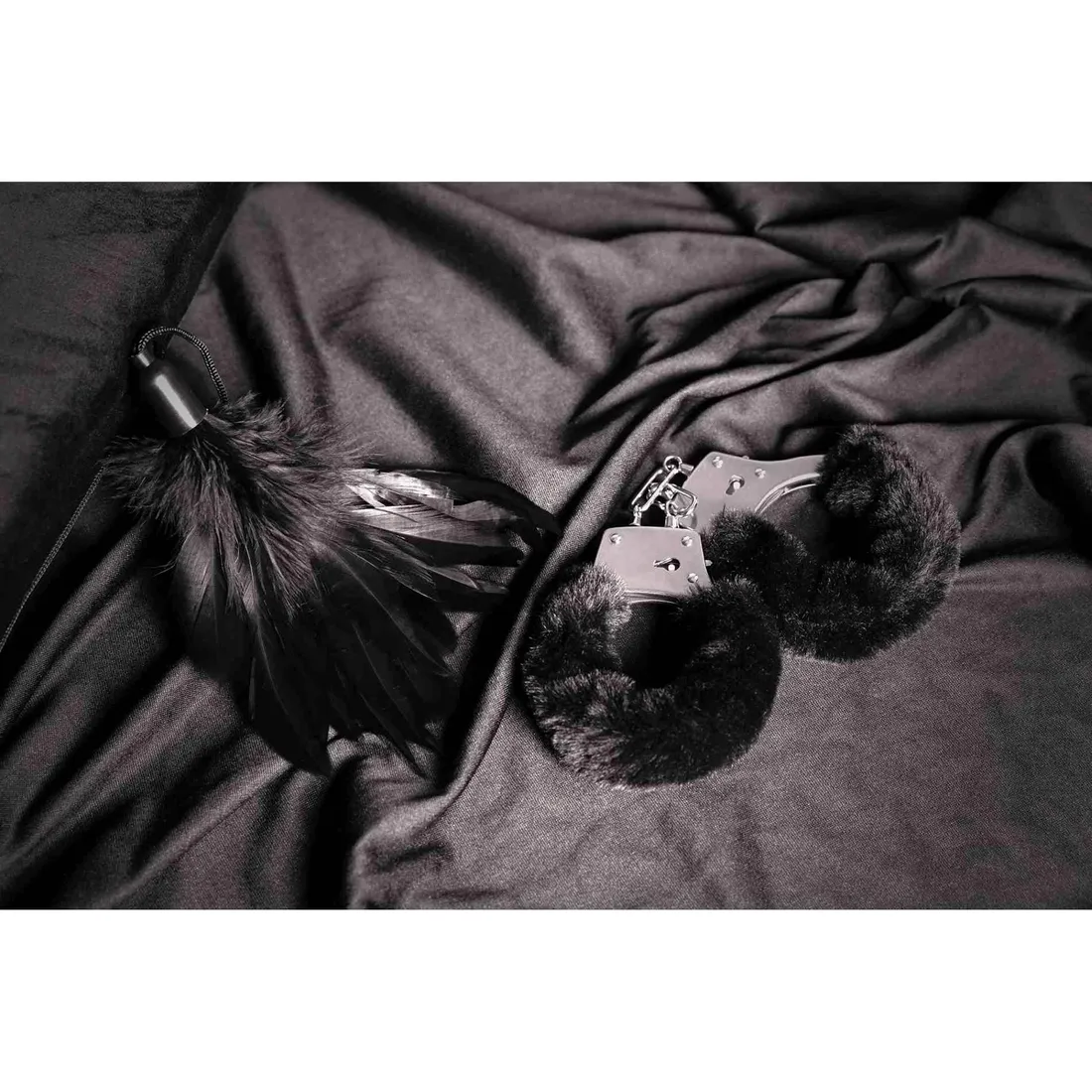 furry-metal-hand-cuffs-black-waga-z-opakowaniem-0-09-kg