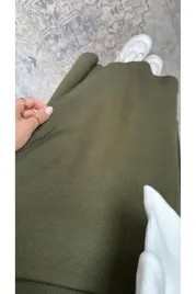 gladka-spodnica-midi-w-kolorze-khaki-z-delikatna-faktura-s-5ia