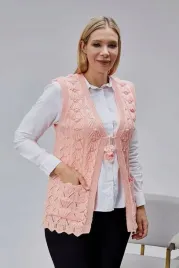 rozowa-azurowa-kamizelka-damska-z-wiazaniem-i-kieszeniami-5ia