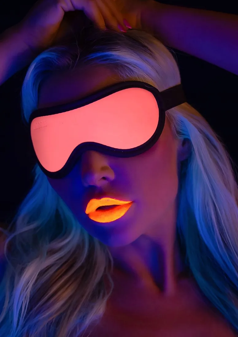 taboom-glow-in-the-dark-blindfold-marka-taboom