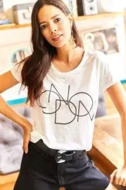 damski-t-shirt-z-krotkim-rekawem-z-nadrukiem-na-przodzie-bialy-s-5ha