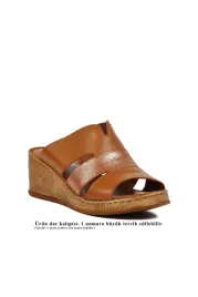 damskie-klapki-casual-na-koturnie-skora-naturalna-brazowe-39-5ha