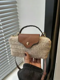 shein-kopertowka-z-plecionej-tkaniny-i-brazowa-klapka-95-x-155-x-5-1la