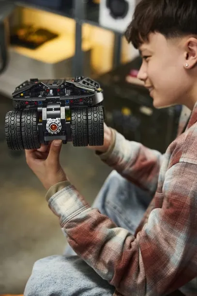 lego-technic-batmobiletm-tumbler