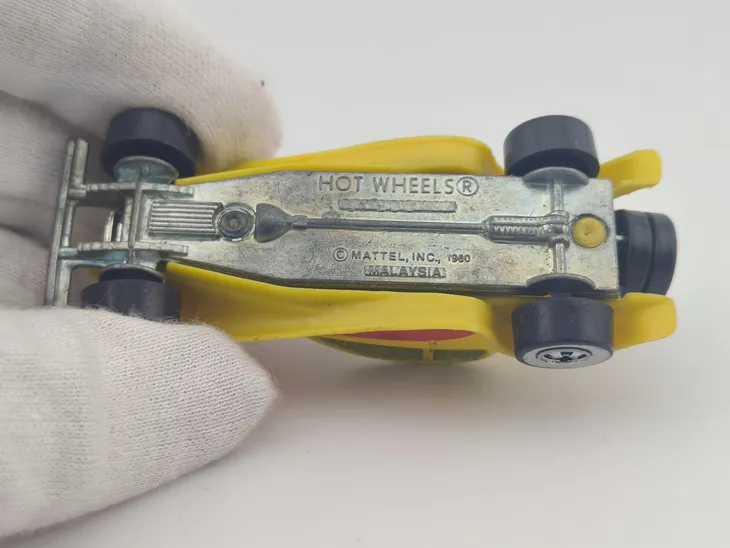 hot-wheels-37-bugatti-whitewalls-marka-hot-wheels
