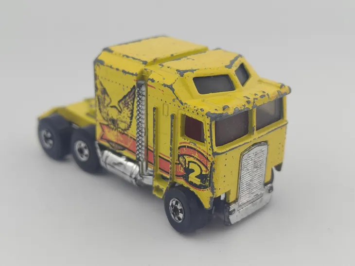 hot-wheels-thunder-roller-blackwalls