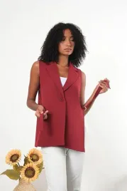 elegancka-kamizelka-damska-z-paskiem-w-gladkiej-strukturze-burgund-l-5ia