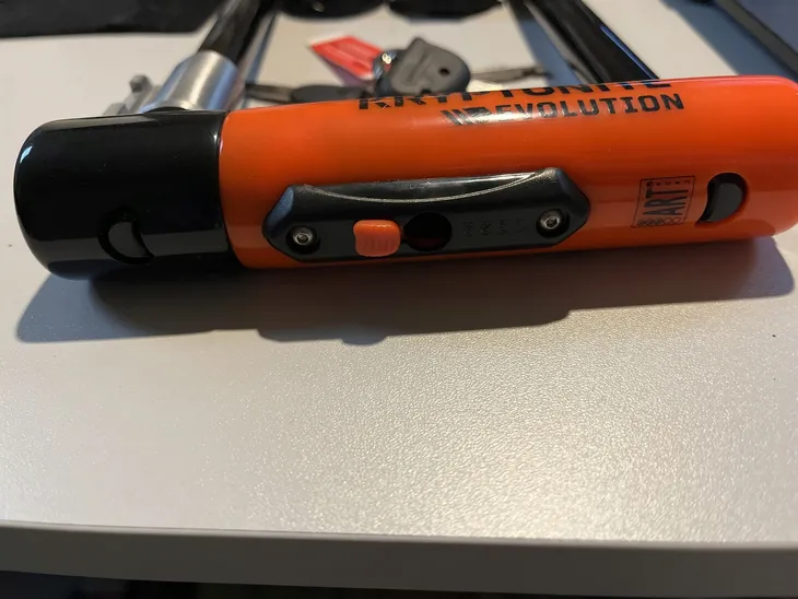 zabezpieczenie-rowerowe-u-lock-kryptonite-evolution-std-rodzaj-u-lock