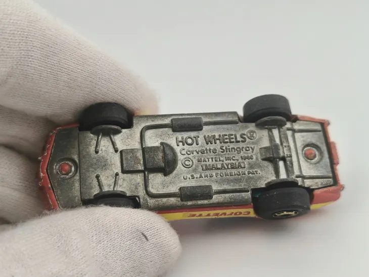 hot-wheels-chevrolet-corvette-stingray-marka-hot-wheels