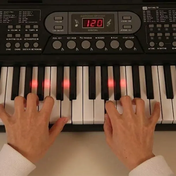 keyboard-z-mikrofonem-marka-hricane