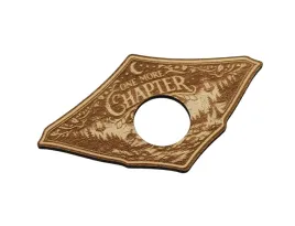 grawerowany-uchwyt-do-stron-sklejka-105x65cm-one-more-chapter