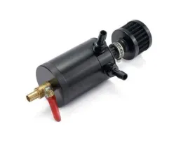 oil-catch-tank-z-filtrem-zbiornik-oparow-z-odmy-an10-1-2l-czarny-separator