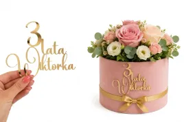 topper-urodzinowy-imie-wiek-na-bok-plexi-zlota