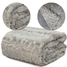 gruby-cieply-koc-130x170-cm-miekki-eko-futro-szary-na-lozko-na-prezent
