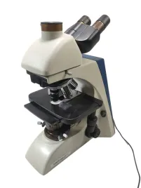 profesjonalny-mikroskop-biologiczny