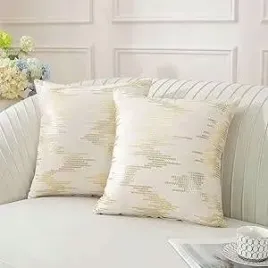 poszewka-dekoracyjna-na-poduszke-45x45cm-kolor-bialy-ze-zlotym-wzorem-2-szt