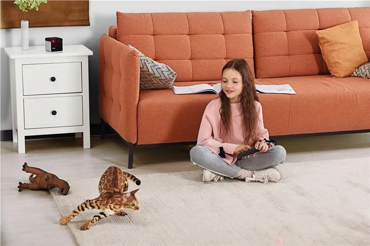 petcube-play-2-szerokosc-produktu-9-5-cm