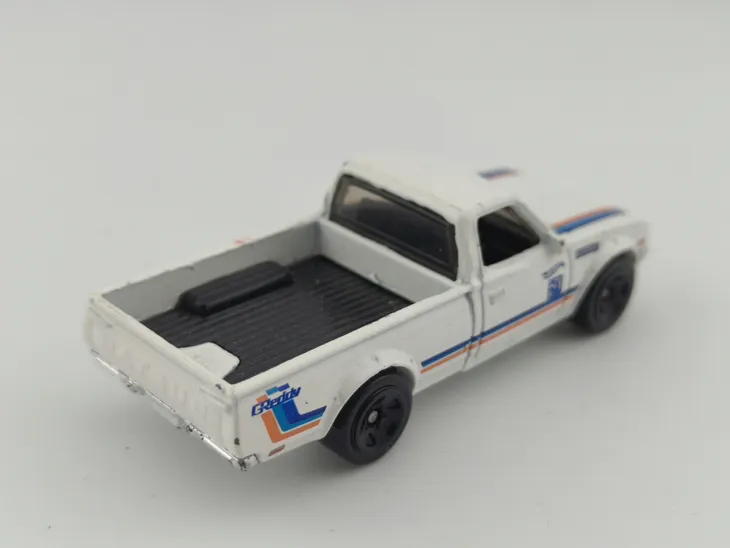 hot-wheels-datsun-620-stan-nowy