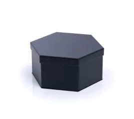 pudelko-ozdobne-szesciokatne-czarne-200x170x90mm-karton-z-wiekiem-prezent