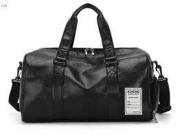 torba-podrozna-sportowa-czarna-bagaz-podreczny-na-silownie-z-komora-na-buty