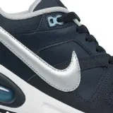 nike-air-max-command-leather-wzor-dominujacy-logo