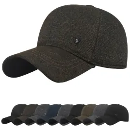 zimowa-czapka-z-daszkiem-z-klapa-ucha-czapka-z-daszkiem-brazowo-czarna