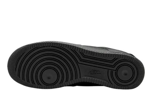 nike-air-force-1-07-wzor-dominujacy-logo