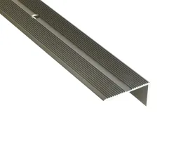 profil-schodowy-40x20-listwa-schodowa-ryflowany-szampan-1m-ze-srubami