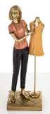 figurka-kobieta-krawcowa-24cm-stan-nowy